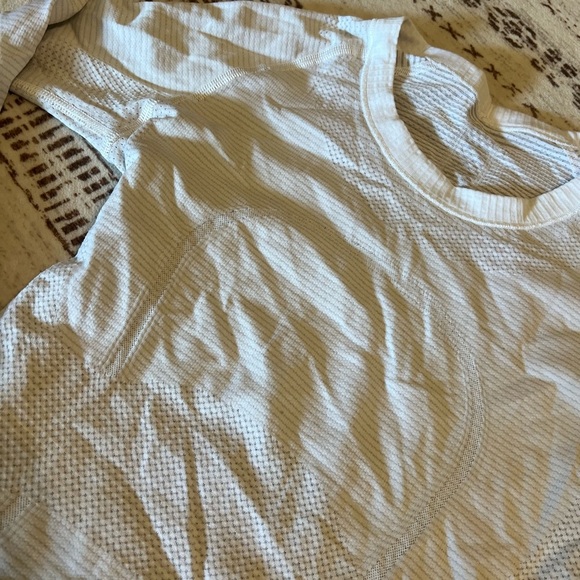 Lululemon swiftly tech fitted long sleeve hip length top white sz 4 activewear - Picture 2 of 5